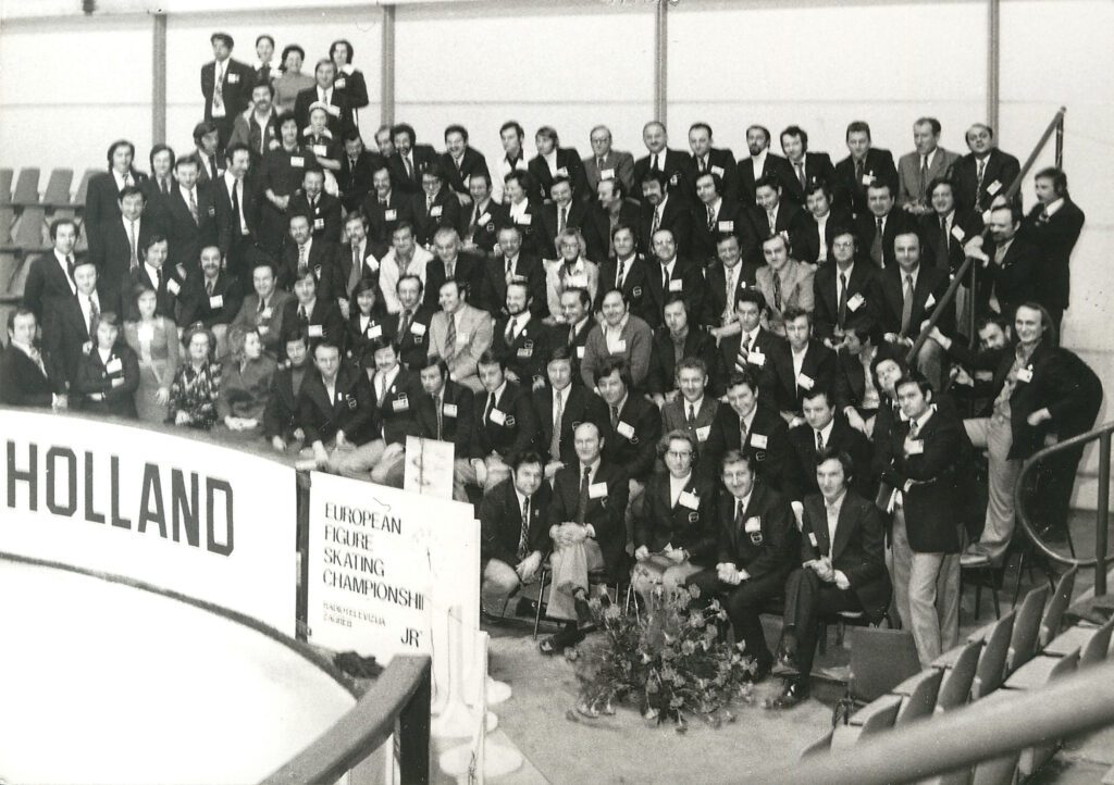 Momčad zagrebačke televizije koja je pripremala i ostvarila program Europskog klizačkog  prvenstva 1974., održanog u tek završenoj zimsko-sportskoj dvorani u Zagrebu. Bio je to i  prvi program u boji, koji smo proizveli