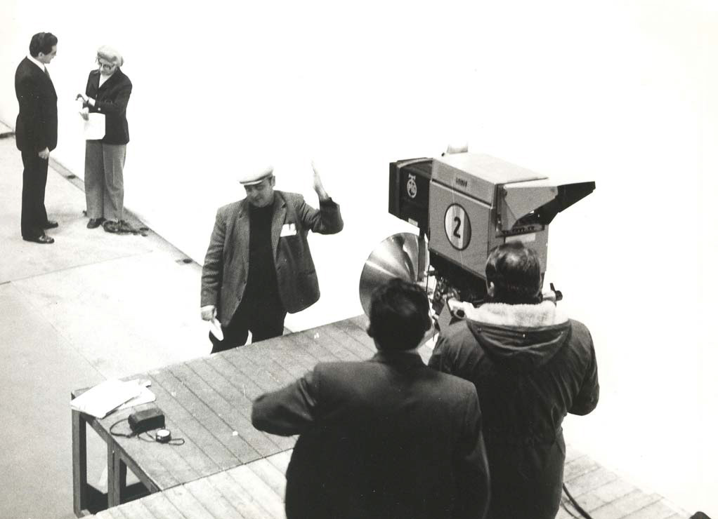 1. Miloš Radivojević, prvi kamerman u prvom eksperimentalnom studiju Jurišićevoj 4, 1956. Snimao je i otvorenje Zagrebačkog velesajma 1958. O napretku u te dvije godine svjedoči i nova, moderna ﬁlmska kamera!