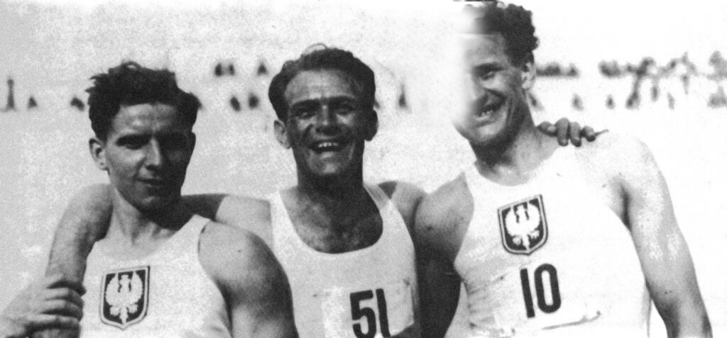 5. BAI Atena 1933.:  Pobjednik Hristos  Mantikas, Grčka  (desno), drugi Ivan  Ivanović, Jugoslavija  (lijevo)