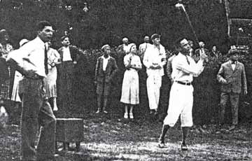 Englez Gilbert Field demonstrator na prvom eksibicijskom turniru u Maksimirskom perivoju (srpanj 1931.)