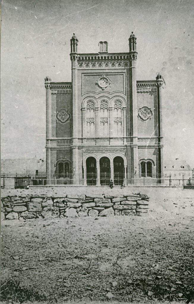 Sinagoga u Praškoj ulici izgrađena je 1867., foto Ivan Standl,
oko 1895.