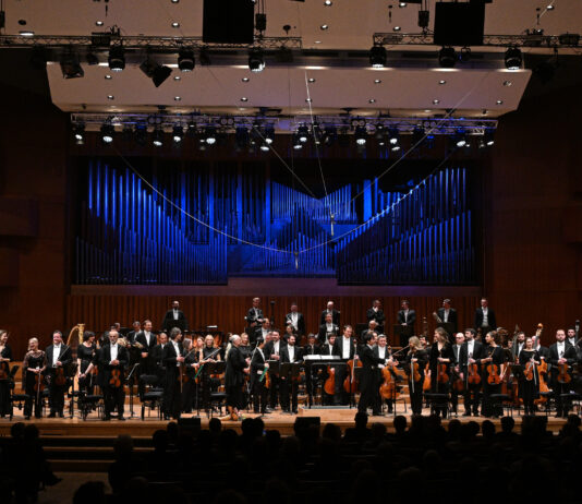 ZAGREBAČKA FILHARMONIJA DONOSI VEČER VELIKIH EMOCIJA: ČAJKOVSKI I WALTON UZ VIRTUOZNOG LOVRU MARUŠIĆA I DIRIGENTA BENJAMINA BAYLA
