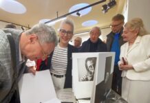 U Kulturno-informativnom centru Bosne i Hecegovine u Zagrebu, 19. svibnja, svečano je otvorena izložba i promovirana fotomonografija Ognjena Karabegovića “Tihi svjedok vremena”.